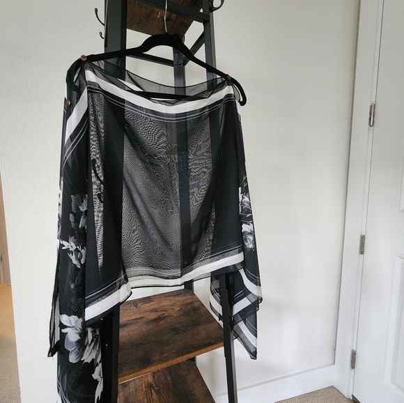 Black Wrap - Picture 2 of 9